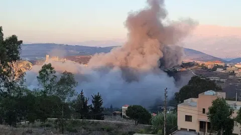 Israeli Air Strikes Hit Southeastern Lebanese Territory